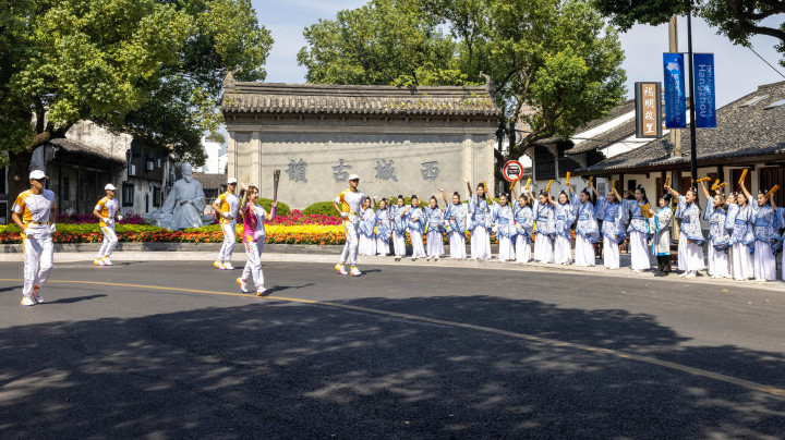 從古城到新城 杭州第19屆亞洲運(yùn)動(dòng)會(huì)火炬?zhèn)鬟f紹興站順利完成(圖13)