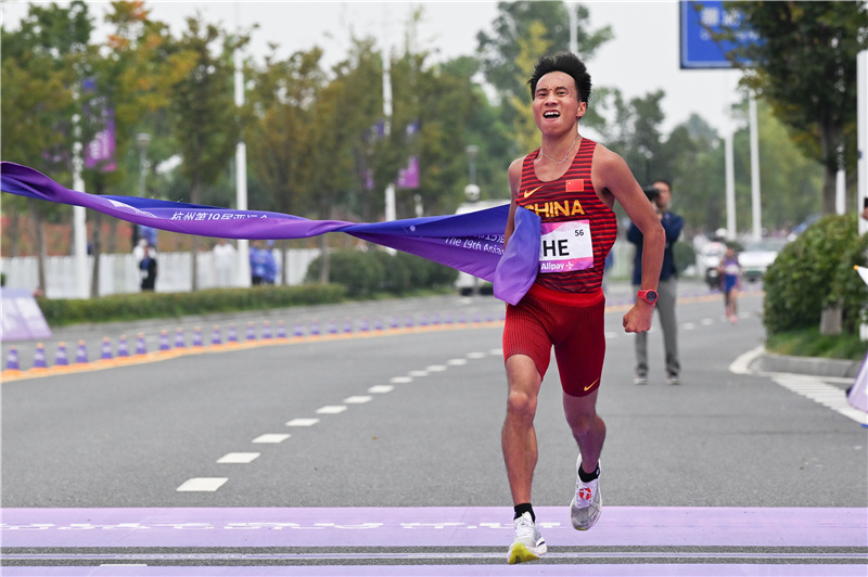 志當存高遠 無愧夢少年——記杭州亞運會男子馬拉松冠軍何杰(圖2)