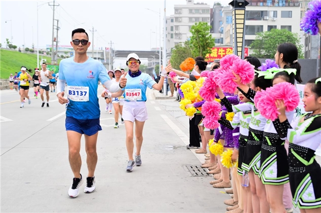 
			八千跑友共赴嶺東首邑,！人民保險(xiǎn)?2024潮州半程馬拉松賽精彩落幕
		(圖16)