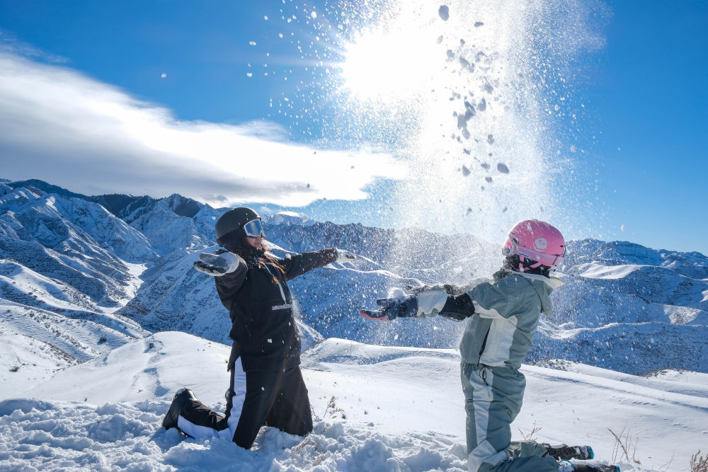 四季看新疆之追著雪花看新疆|寒冬變“燃冬”――新疆冰雪旅游一線掃描