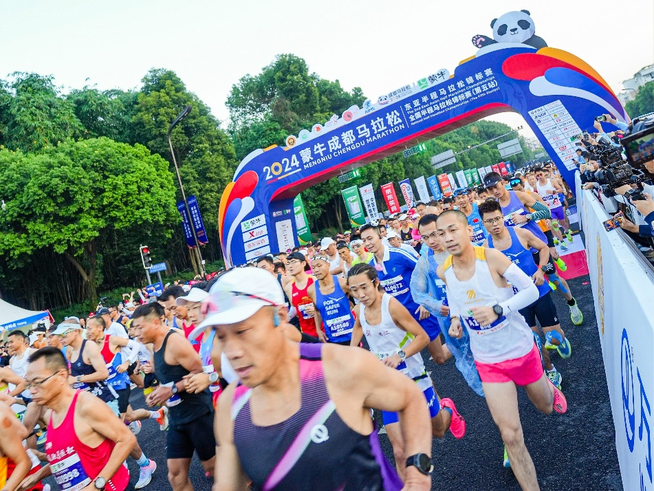 蒙牛百城馬拉松：以奔跑之姿,，詮釋健康中國“新態(tài)度”(圖4)